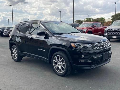2022 Jeep Compass Latitude Lux