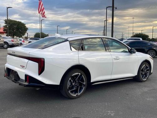 2025 Kia K4 GT-Line