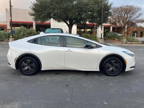 2023 Toyota Prius LE