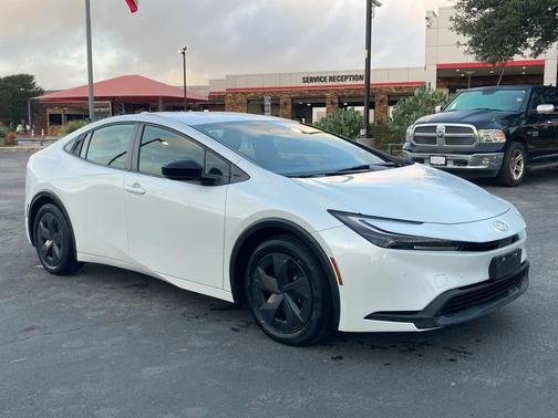 2023 Toyota Prius LE