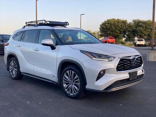 2022 Toyota Highlander Hybrid Platinum