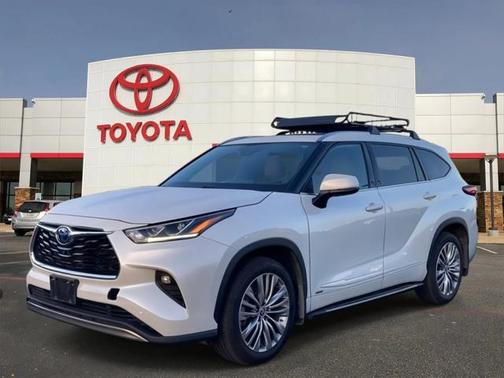 2022 Toyota Highlander Hybrid Platinum