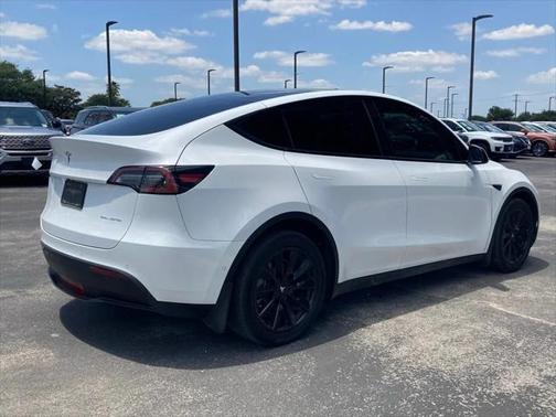 2022 Tesla Model Y Long Range Dual Motor All-Wheel Drive