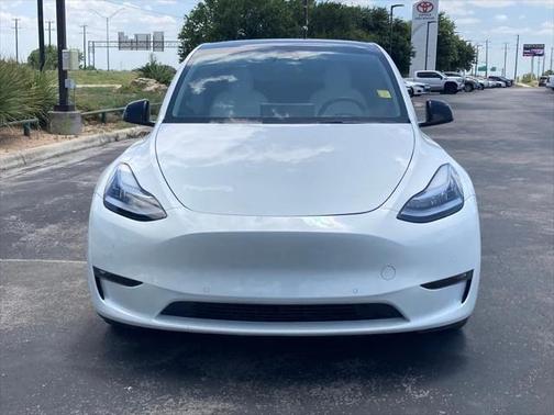 2022 Tesla Model Y Long Range Dual Motor All-Wheel Drive