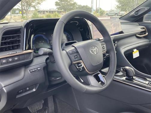 2025 Toyota Crown Signia Limited