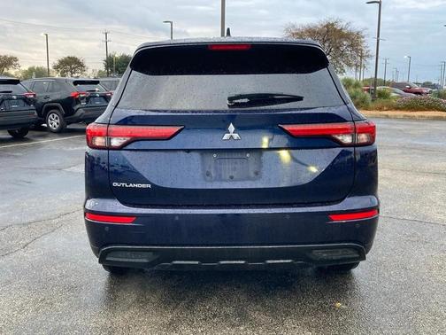 2022 Mitsubishi Outlander SE
