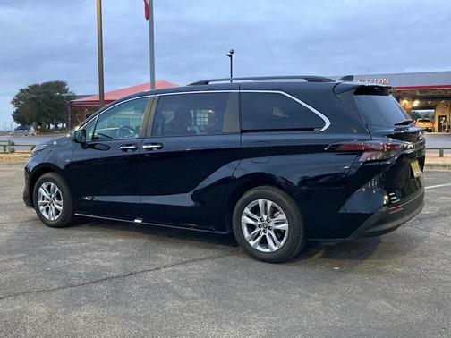 2024 Toyota Sienna XLE