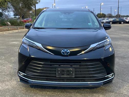 2024 Toyota Sienna XLE
