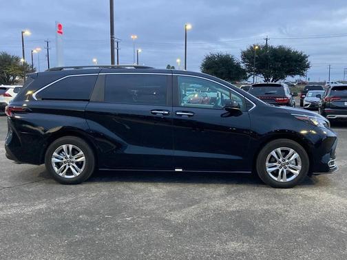 2024 Toyota Sienna XLE