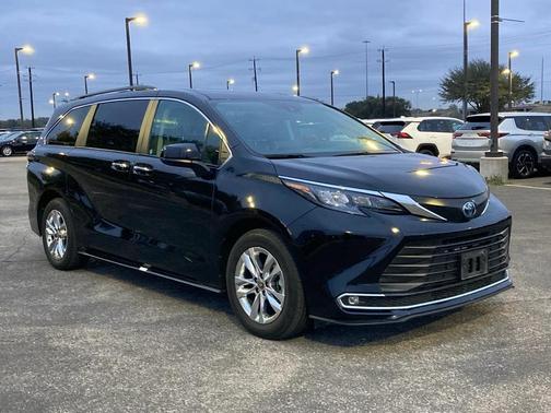 2024 Toyota Sienna XLE