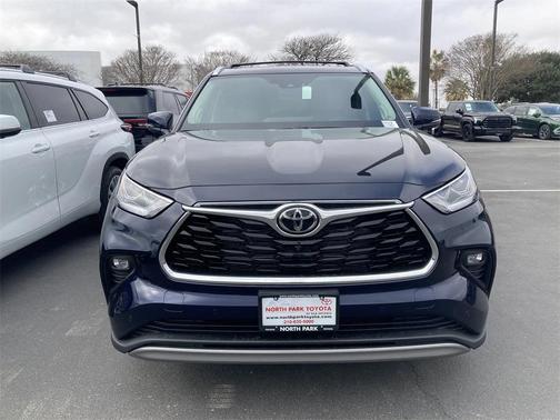 2026 Toyota Highlander Hybrid Platinum
