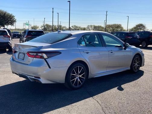 2022 Toyota Camry SE