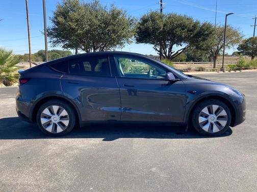 2024 Tesla Model Y Long Range Dual Motor All-Wheel Drive