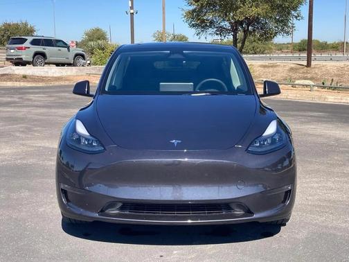 2024 Tesla Model Y Long Range Dual Motor All-Wheel Drive