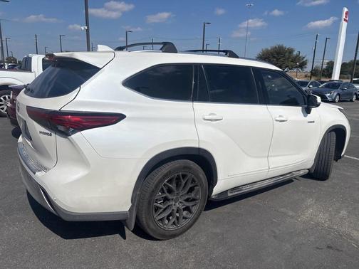 2021 Toyota Highlander Hybrid Platinum
