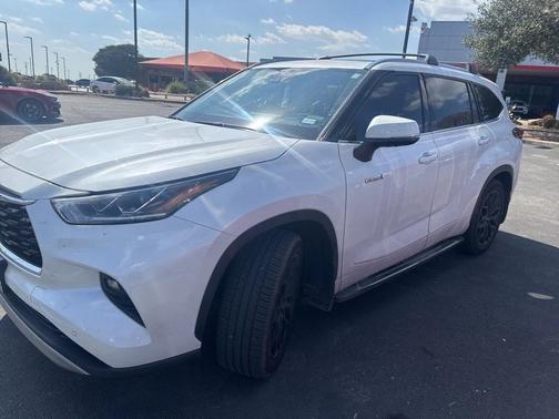 2021 Toyota Highlander Hybrid Platinum
