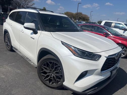 2021 Toyota Highlander Hybrid Platinum