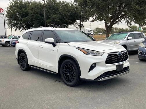 2021 Toyota Highlander Hybrid Platinum