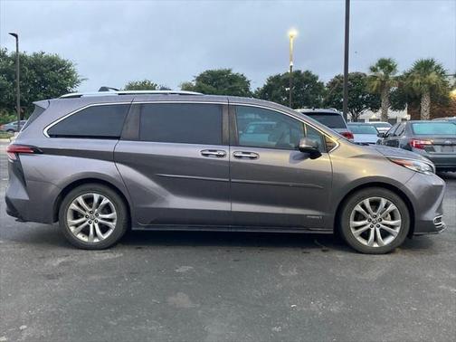 2021 Toyota Sienna Platinum 7 Passenger
