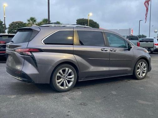 2021 Toyota Sienna Platinum 7 Passenger