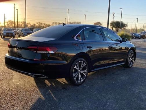 2022 Volkswagen Passat 2.0T SE