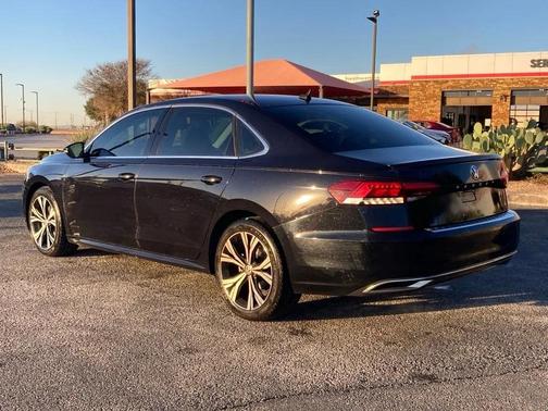 2022 Volkswagen Passat 2.0T SE