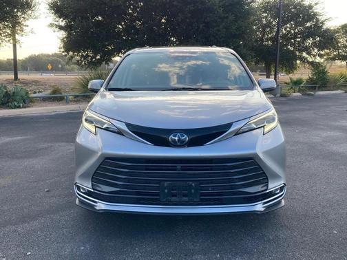 2021 Toyota Sienna Platinum 7 Passenger