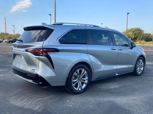 2021 Toyota Sienna Platinum 7 Passenger