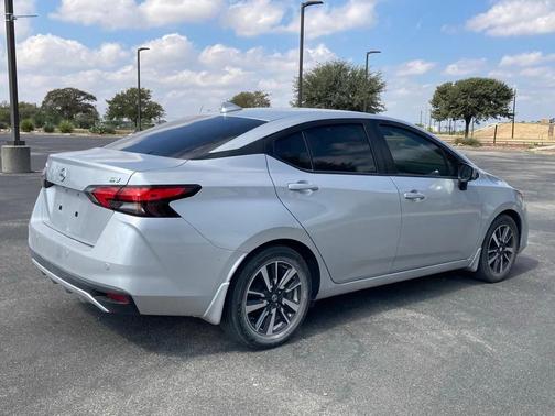 2022 Nissan Versa 1.6 SV