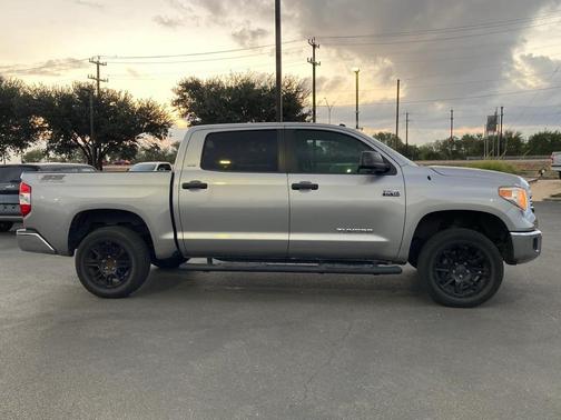 2017 Toyota Tundra SR5