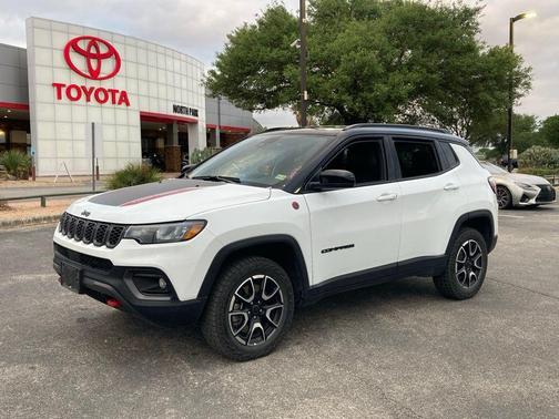 Bright White Clearcoat 2025 Jeep Compass Trailhawk