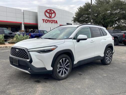 2024 Toyota Corolla Cross XLE