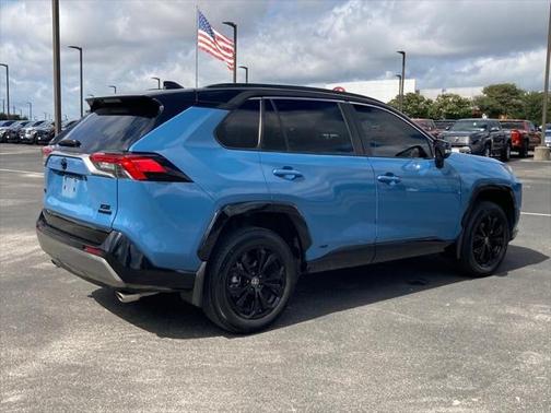 2022 Toyota RAV4 Hybrid SE