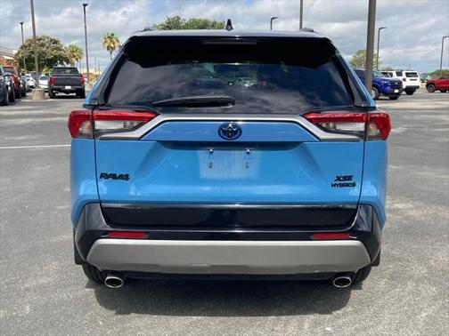 2022 Toyota RAV4 Hybrid SE