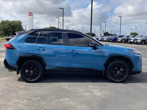 2022 Toyota RAV4 Hybrid SE