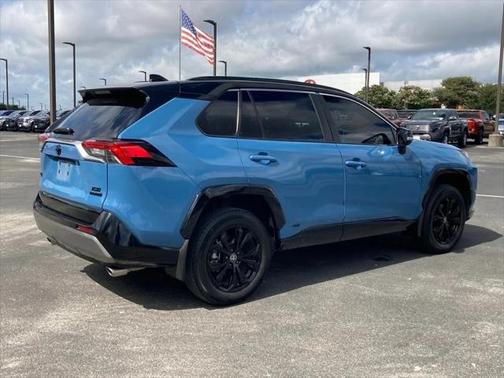 2022 Toyota RAV4 Hybrid SE