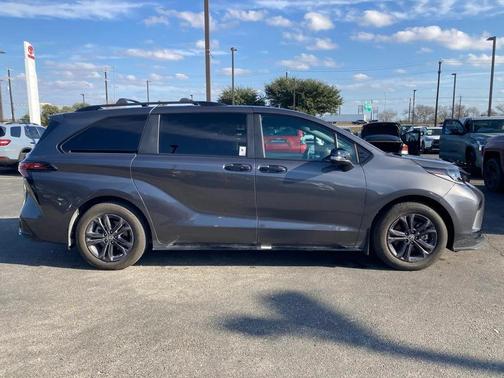 2025 Toyota Sienna XSE 7 Passenger