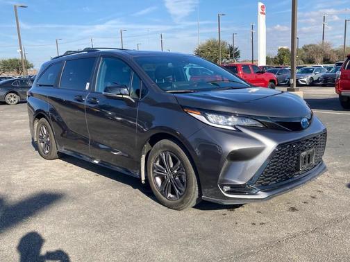 2025 Toyota Sienna XSE 7 Passenger