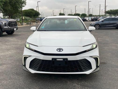 Ice Cap 2026 Toyota Camry SE