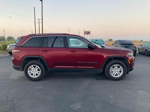 2023 Jeep Grand Cherokee Laredo