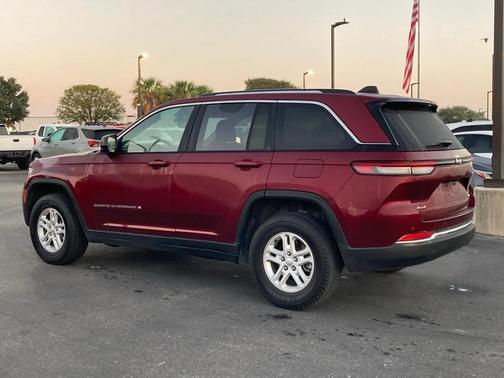 2023 Jeep Grand Cherokee Laredo