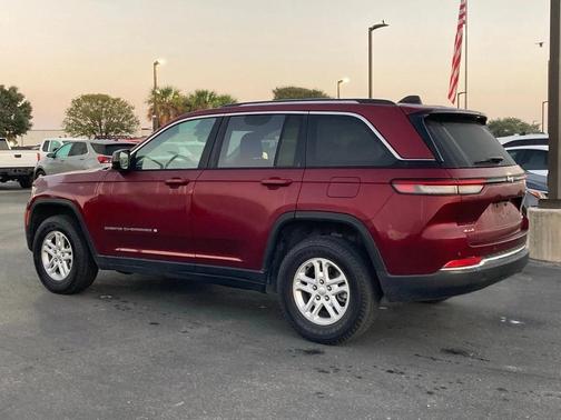 2023 Jeep Grand Cherokee Laredo