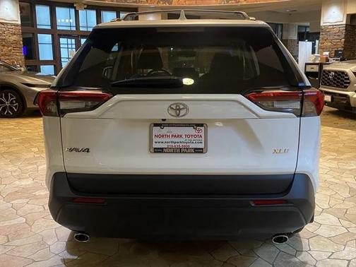 2025 Toyota RAV4 XLE