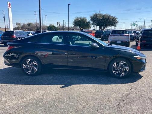 2025 Hyundai ELANTRA SEL