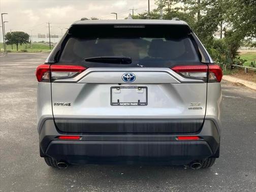 2021 Toyota RAV4 Hybrid XLE