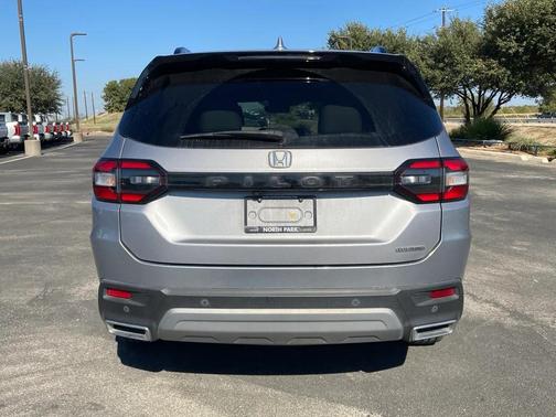 2025 Honda Pilot Touring 8-Passenger
