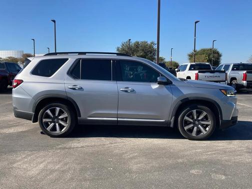 2025 Honda Pilot Touring 8-Passenger
