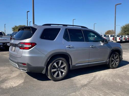 2025 Honda Pilot Touring 8-Passenger