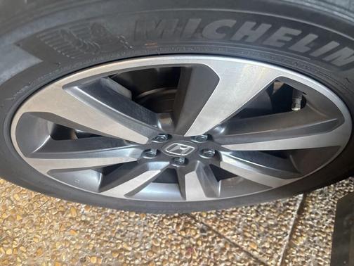 2025 Honda Pilot Touring 8-Passenger