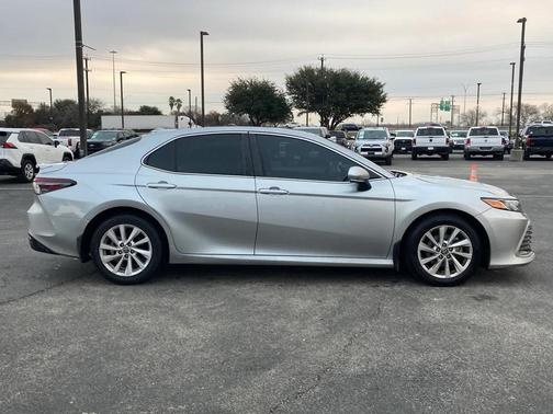 2022 Toyota Camry LE